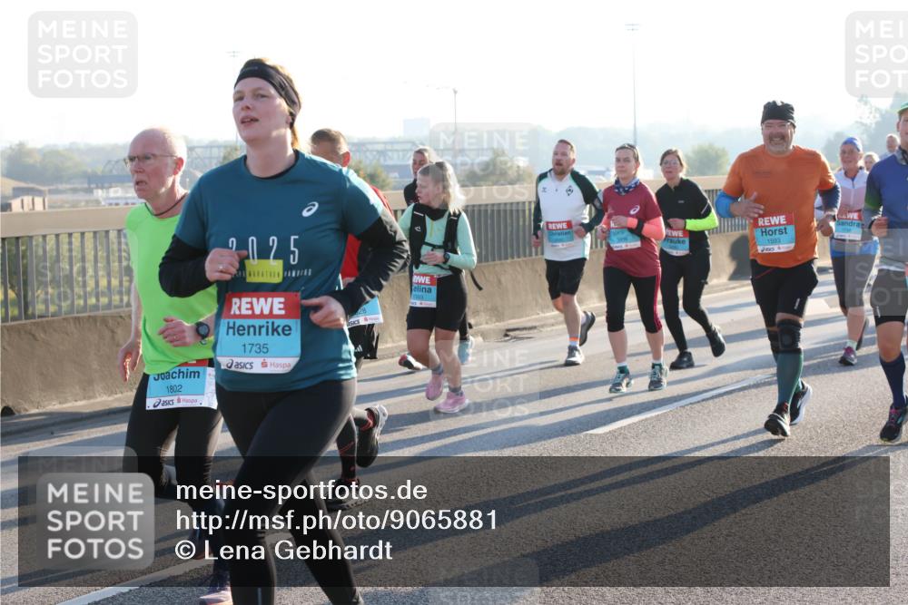 03.10.2025 - Köhlbrandbrückenlauf Lena Gebhardt http://msf.ph/oto/9065881 03.10.2025 09:22:49 Position 1 2025, 1735, 28, 1802, 1503, 1593 meine-sportfotos.de
