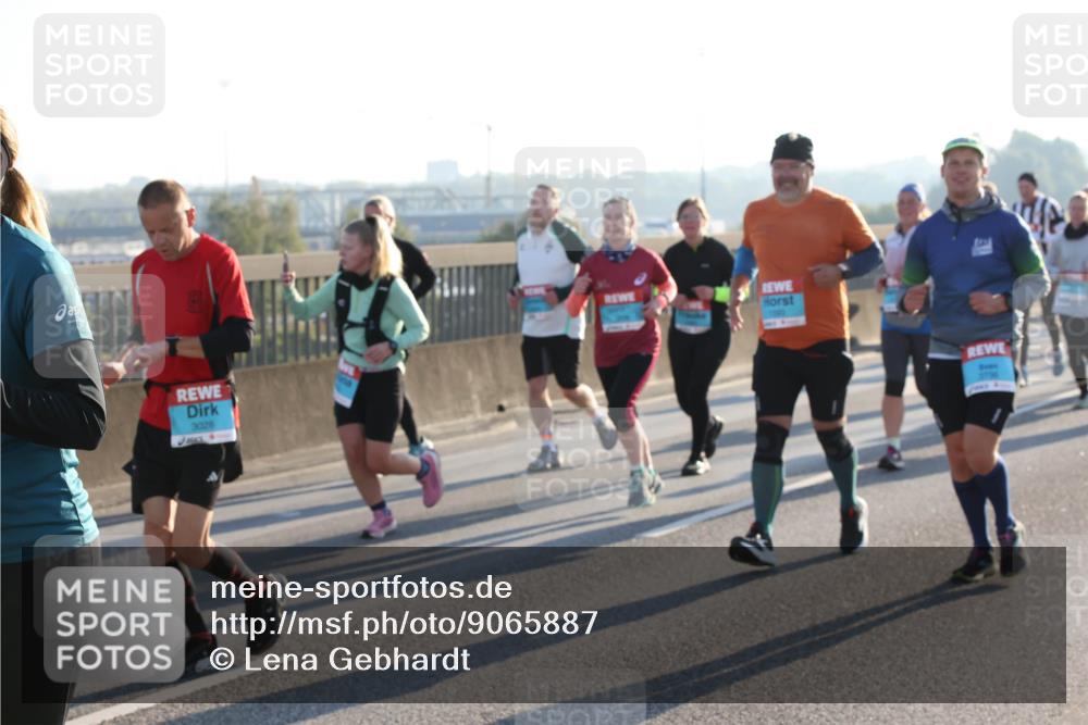 03.10.2025 - Köhlbrandbrückenlauf Lena Gebhardt http://msf.ph/oto/9065887 03.10.2025 09:22:50 Position 1 3028 meine-sportfotos.de
