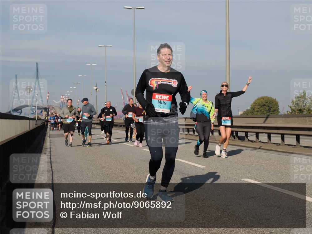 03.10.2025 - Köhlbrandbrückenlauf Fabian Wolf http://msf.ph/oto/9065892 03.10.2025 10:08:57 Position 3 3013, 2001, 2845 meine-sportfotos.de