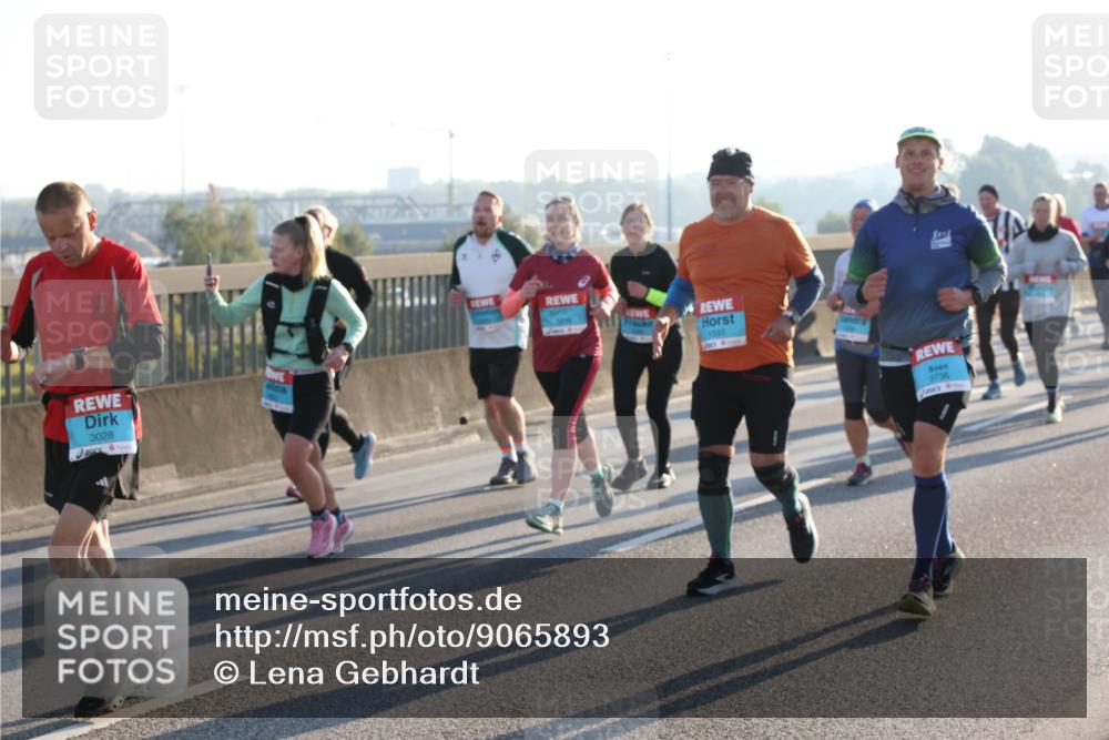 03.10.2025 - Köhlbrandbrückenlauf Lena Gebhardt http://msf.ph/oto/9065893 03.10.2025 09:22:50 Position 1 3028, 1593, 3736 meine-sportfotos.de