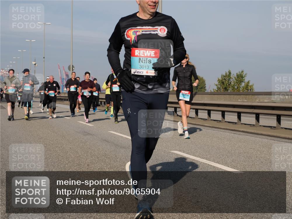 03.10.2025 - Köhlbrandbrückenlauf Fabian Wolf http://msf.ph/oto/9065904 03.10.2025 10:08:58 Position 3 0161, 3013, 3200, 845 meine-sportfotos.de