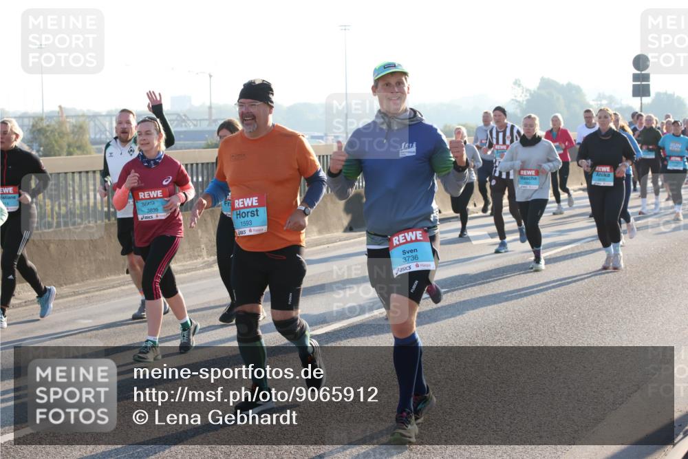 03.10.2025 - Köhlbrandbrückenlauf Lena Gebhardt http://msf.ph/oto/9065912 03.10.2025 09:22:50 Position 1 3839, 1593, 1578, 3736 meine-sportfotos.de