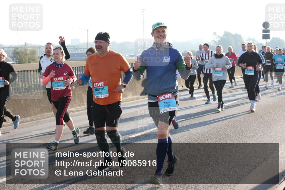 03.10.2025 - Köhlbrandbrückenlauf Lena Gebhardt http://msf.ph/oto/9065916 03.10.2025 09:22:50 Position 1 3839, 1593, 3736 meine-sportfotos.de