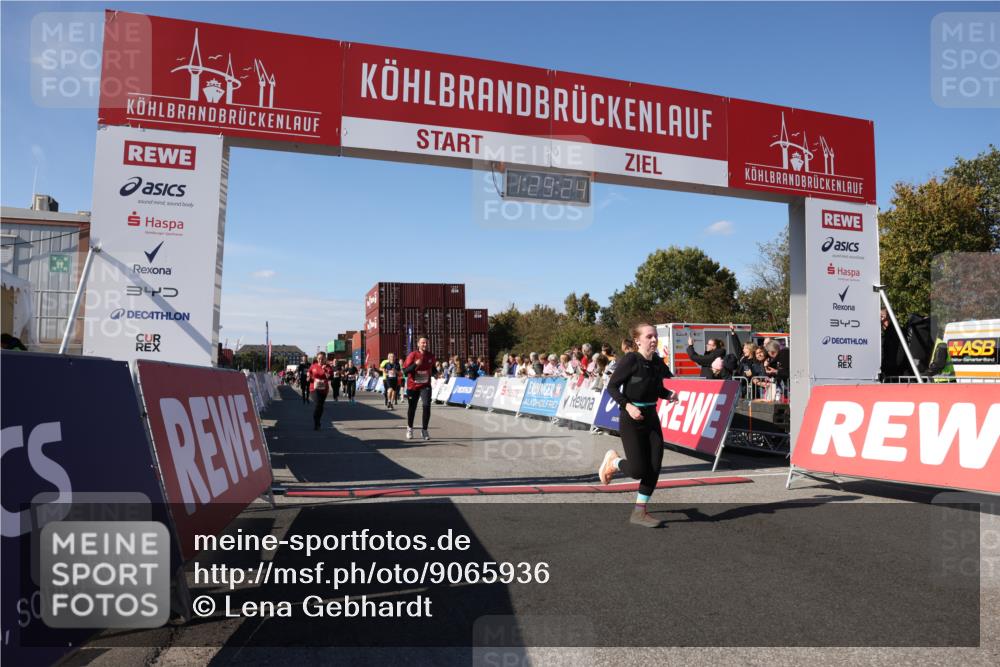 03.10.2025 - Köhlbrandbrückenlauf Lena Gebhardt http://msf.ph/oto/9065936 03.10.2025 13:29:24 Ziel 4960, 5340, 5342, 5344, 5366, 5514, 5601, 5885, 5954, 6063, 6118, 6156, 6309, 6351 meine-sportfotos.de
