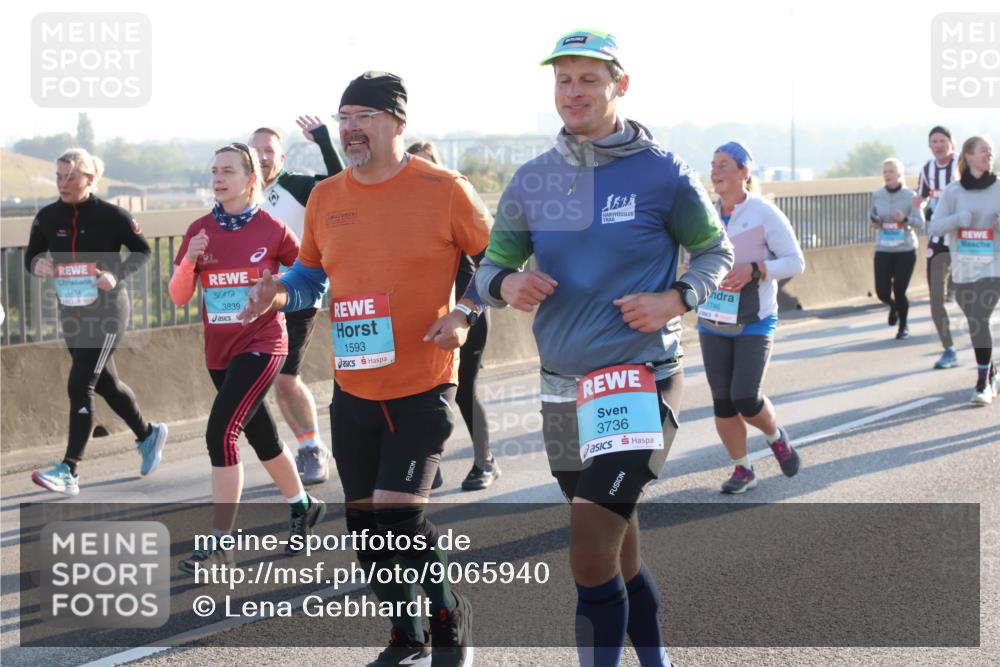 03.10.2025 - Köhlbrandbrückenlauf Lena Gebhardt http://msf.ph/oto/9065940 03.10.2025 09:22:51 Position 1 1414, 3839, 1593, 3736, 1746 meine-sportfotos.de