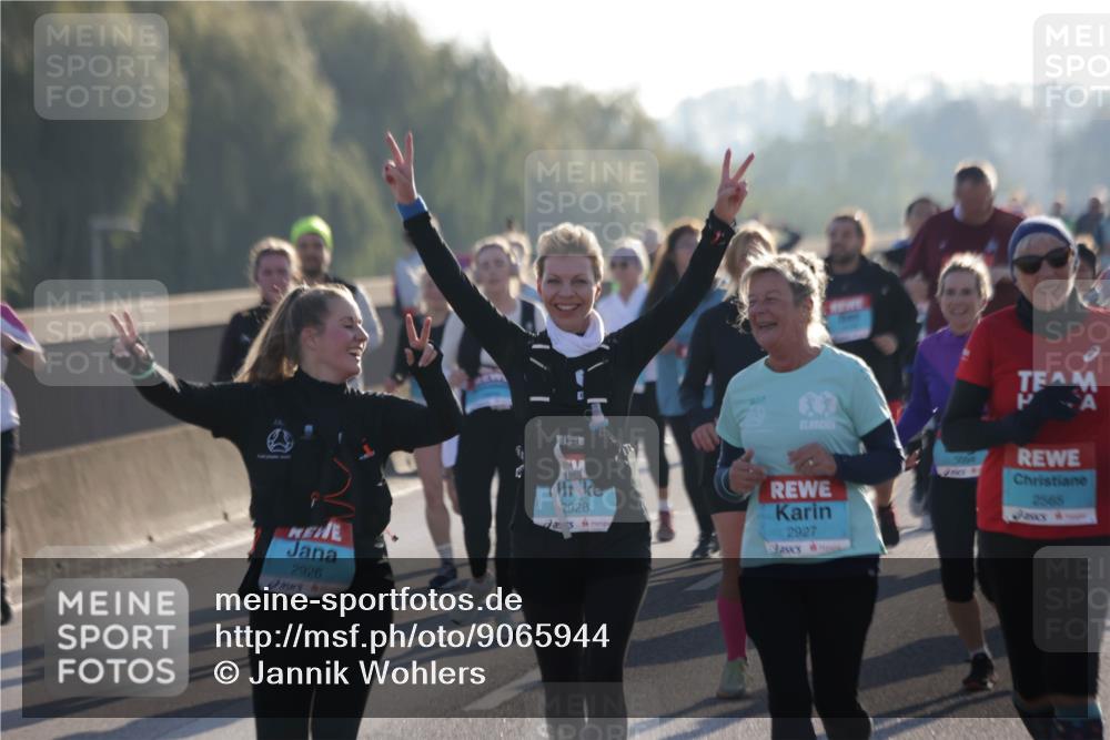 03.10.2025 - Köhlbrandbrückenlauf Jannik Wohlers http://msf.ph/oto/9065944 03.10.2025 09:26:58 Position 3 2926, 2928, 2927, 3004, 2565 meine-sportfotos.de