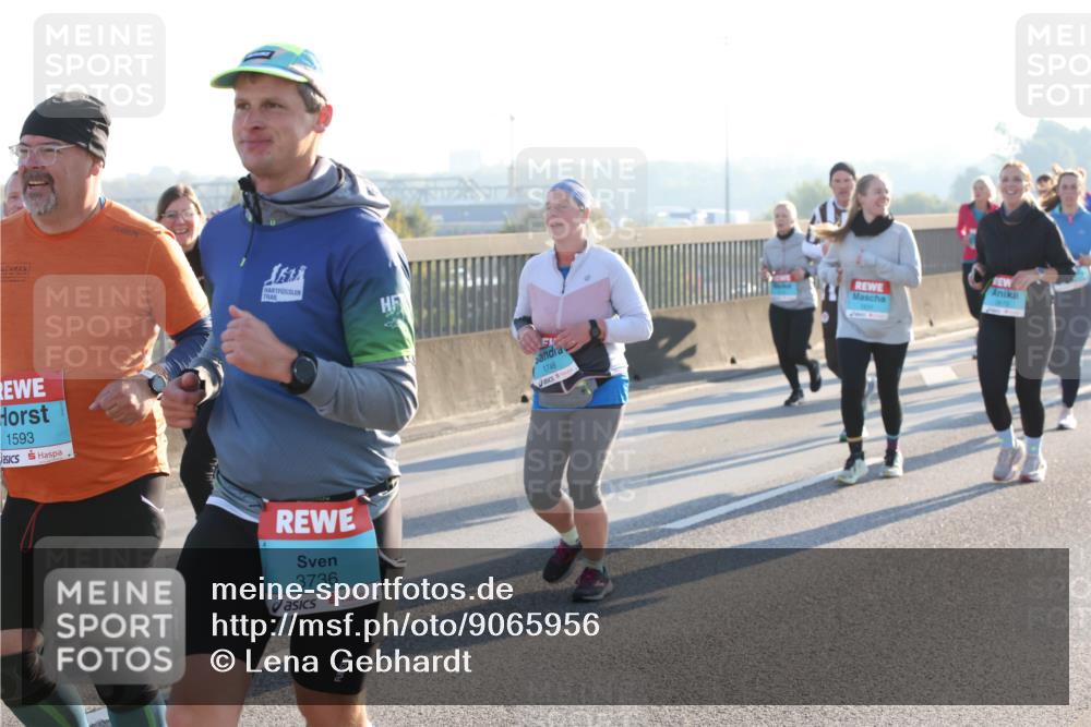 03.10.2025 - Köhlbrandbrückenlauf Lena Gebhardt http://msf.ph/oto/9065956 03.10.2025 09:22:51 Position 1 1593, 3736, 1746 meine-sportfotos.de