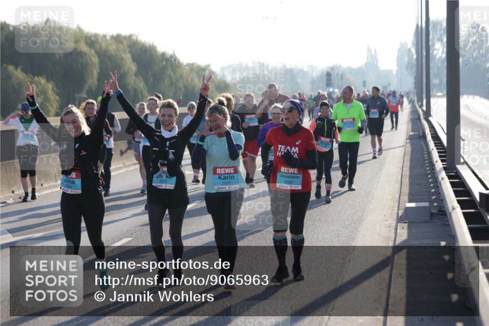 03.10.2025 - Köhlbrandbrückenlauf Jannik Wohlers http://msf.ph/oto/9065963 03.10.2025 09:26:59 Position 3 2926, 2928, 2927, 2565 meine-sportfotos.de