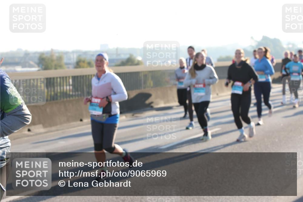 03.10.2025 - Köhlbrandbrückenlauf Lena Gebhardt http://msf.ph/oto/9065969 03.10.2025 09:22:52 Position 1  meine-sportfotos.de