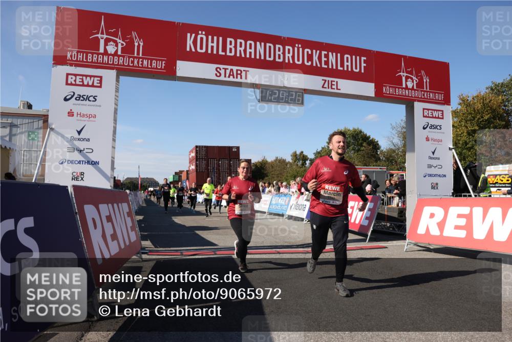 03.10.2025 - Köhlbrandbrückenlauf Lena Gebhardt http://msf.ph/oto/9065972 03.10.2025 13:29:27 Ziel 5340, 5344, 5366, 5470, 5514, 5601, 6063, 6118, 6156, 6309, 6334, 6335, 6336, 6351, 6387, 6539, 6554 meine-sportfotos.de