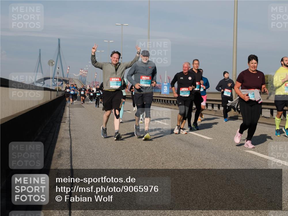 03.10.2025 - Köhlbrandbrückenlauf Fabian Wolf http://msf.ph/oto/9065976 03.10.2025 10:09:02 Position 3 2326, 2325, 3 meine-sportfotos.de