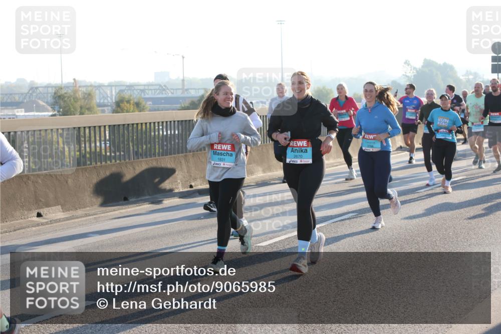 03.10.2025 - Köhlbrandbrückenlauf Lena Gebhardt http://msf.ph/oto/9065985 03.10.2025 09:22:53 Position 1 1831, 2670, 3788 meine-sportfotos.de