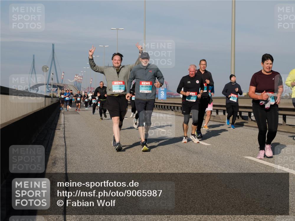 03.10.2025 - Köhlbrandbrückenlauf Fabian Wolf http://msf.ph/oto/9065987 03.10.2025 10:09:02 Position 3 2325, 129 meine-sportfotos.de