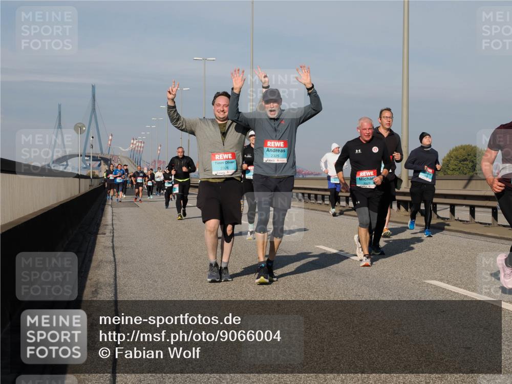 03.10.2025 - Köhlbrandbrückenlauf Fabian Wolf http://msf.ph/oto/9066004 03.10.2025 10:09:03 Position 3 2326, 2325, 3129 meine-sportfotos.de