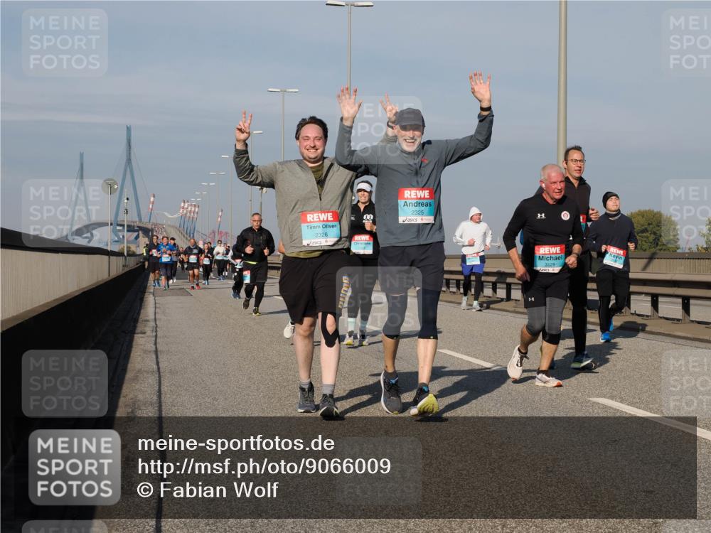 03.10.2025 - Köhlbrandbrückenlauf Fabian Wolf http://msf.ph/oto/9066009 03.10.2025 10:09:03 Position 3 2326, 2325, 3129 meine-sportfotos.de