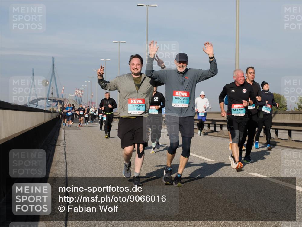 03.10.2025 - Köhlbrandbrückenlauf Fabian Wolf http://msf.ph/oto/9066016 03.10.2025 10:09:04 Position 3 2326, 2325, 3129 meine-sportfotos.de