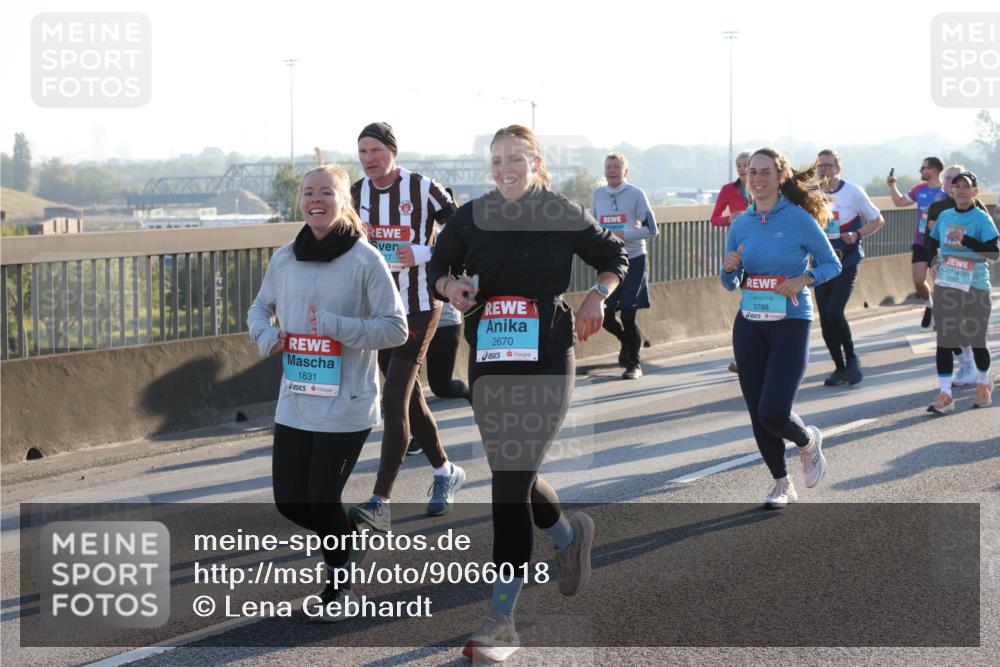 03.10.2025 - Köhlbrandbrückenlauf Lena Gebhardt http://msf.ph/oto/9066018 03.10.2025 09:22:53 Position 1 1831, 27, 2670, 3788 meine-sportfotos.de