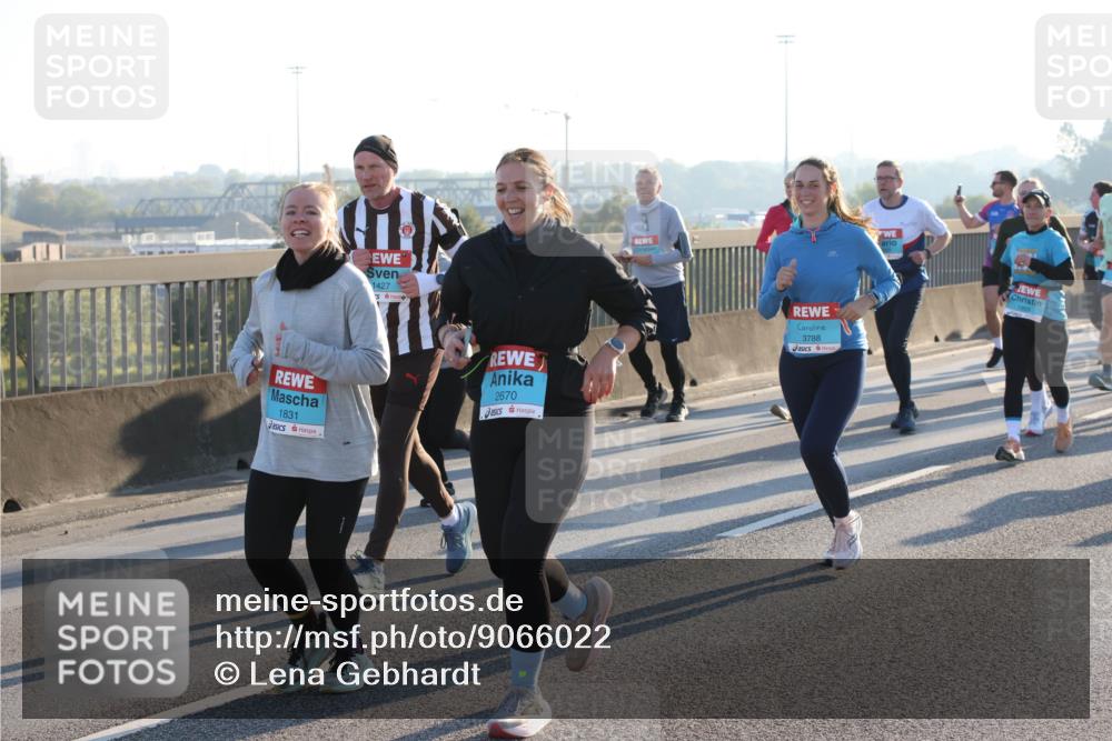 03.10.2025 - Köhlbrandbrückenlauf Lena Gebhardt http://msf.ph/oto/9066022 03.10.2025 09:22:53 Position 1 1427, 1831, 2670, 3788 meine-sportfotos.de