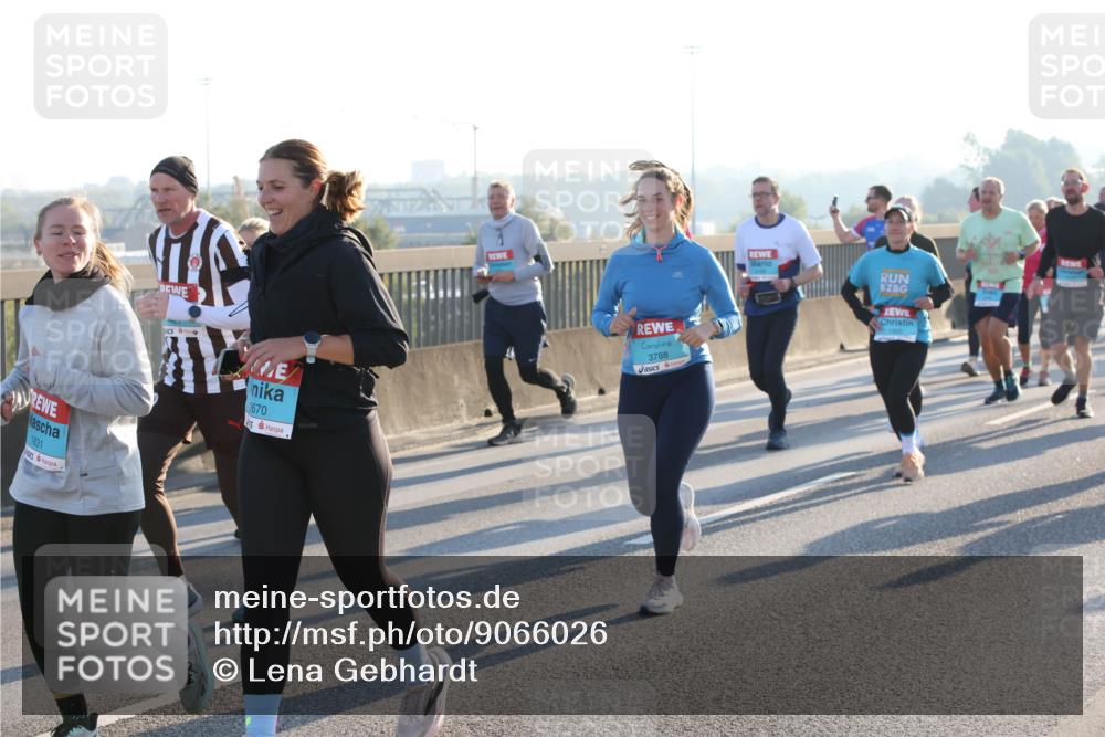 03.10.2025 - Köhlbrandbrückenlauf Lena Gebhardt http://msf.ph/oto/9066026 03.10.2025 09:22:54 Position 1 1831, 2670, 3788, 1900 meine-sportfotos.de