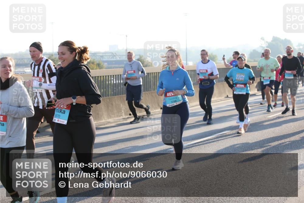 03.10.2025 - Köhlbrandbrückenlauf Lena Gebhardt http://msf.ph/oto/9066030 03.10.2025 09:22:54 Position 1 2670, 3788 meine-sportfotos.de