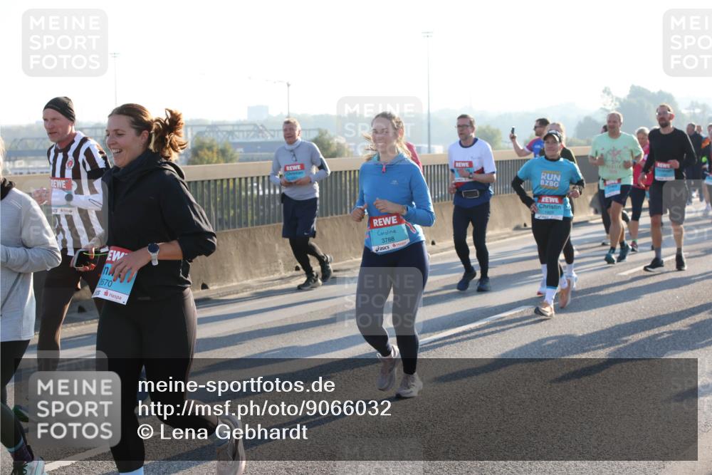 03.10.2025 - Köhlbrandbrückenlauf Lena Gebhardt http://msf.ph/oto/9066032 03.10.2025 09:22:54 Position 1 2670, 3788 meine-sportfotos.de