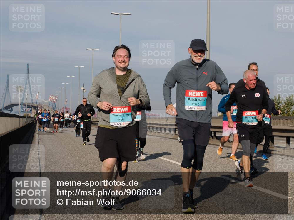 03.10.2025 - Köhlbrandbrückenlauf Fabian Wolf http://msf.ph/oto/9066034 03.10.2025 10:09:04 Position 3 2325, 2326, 3129 meine-sportfotos.de