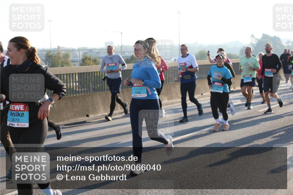03.10.2025 - Köhlbrandbrückenlauf Lena Gebhardt http://msf.ph/oto/9066040 03.10.2025 09:22:54 Position 1 2670, 3788 meine-sportfotos.de