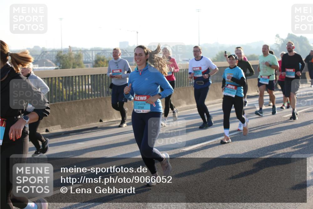03.10.2025 - Köhlbrandbrückenlauf Lena Gebhardt http://msf.ph/oto/9066052 03.10.2025 09:22:54 Position 1 3788 meine-sportfotos.de