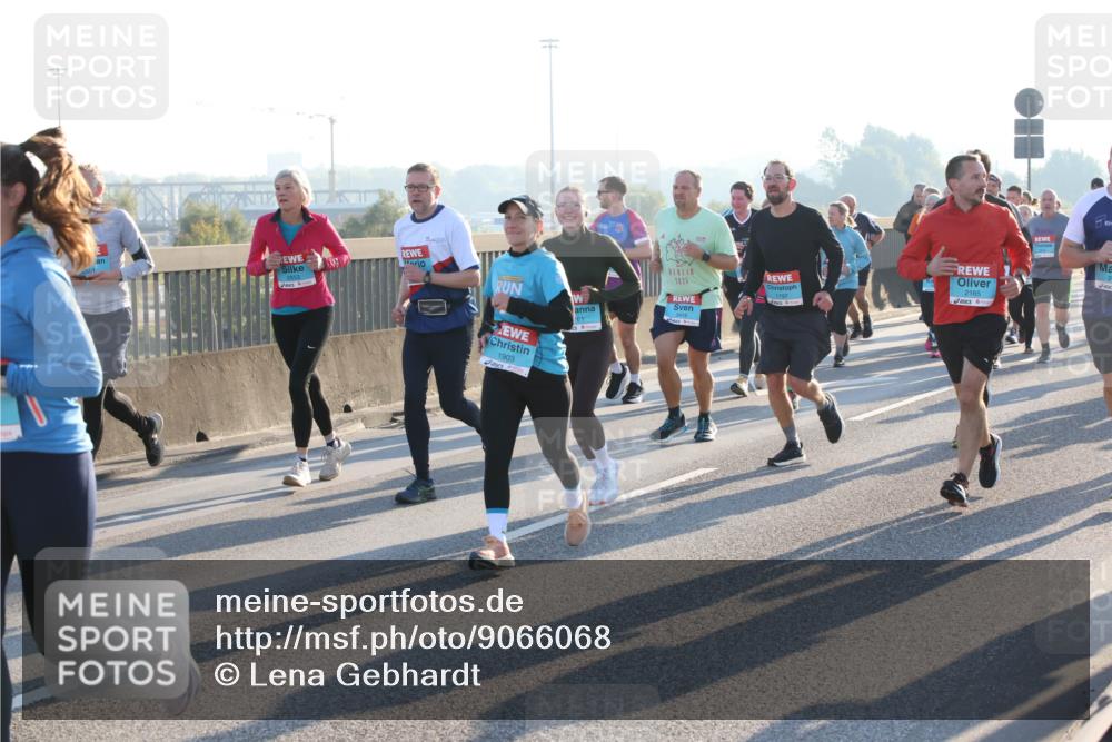 03.10.2025 - Köhlbrandbrückenlauf Lena Gebhardt http://msf.ph/oto/9066068 03.10.2025 09:22:55 Position 1 1903, 2025, 1797, 2165 meine-sportfotos.de