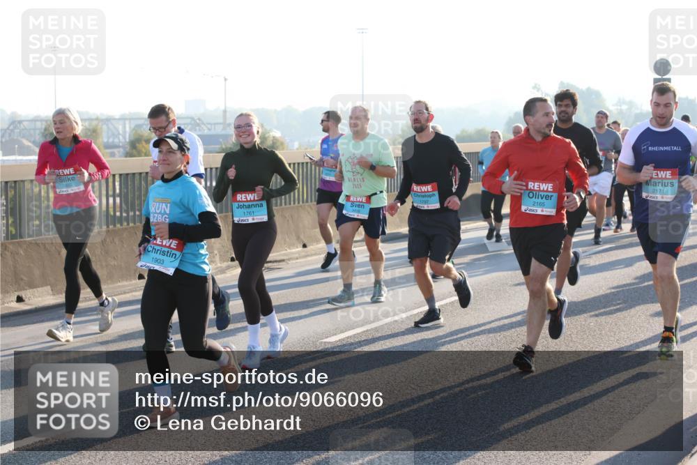03.10.2025 - Köhlbrandbrückenlauf Lena Gebhardt http://msf.ph/oto/9066096 03.10.2025 09:22:56 Position 1 2853, 1903, 1761, 2125, 1797, 2165, 2171 meine-sportfotos.de