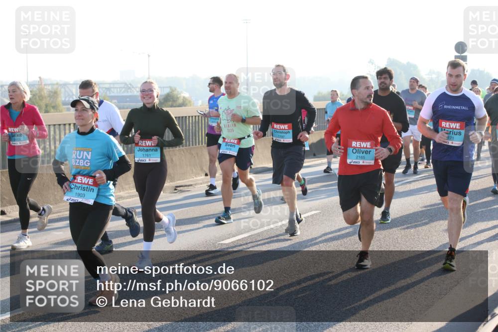 03.10.2025 - Köhlbrandbrückenlauf Lena Gebhardt http://msf.ph/oto/9066102 03.10.2025 09:22:56 Position 1 1903, 1761, 2125, 3416, 1797, 2165, 171 meine-sportfotos.de