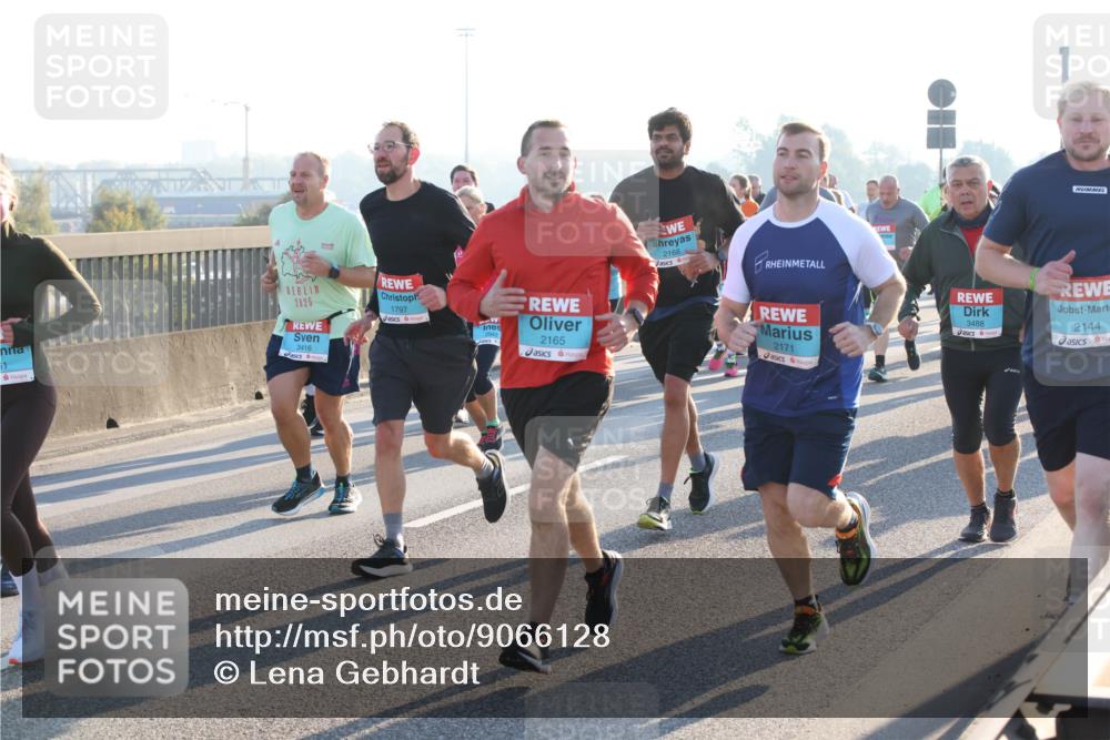 03.10.2025 - Köhlbrandbrückenlauf Lena Gebhardt http://msf.ph/oto/9066128 03.10.2025 09:22:56 Position 1 51, 2025, 3416, 1797, 2168, 2165, 2171, 3488, 2144 meine-sportfotos.de