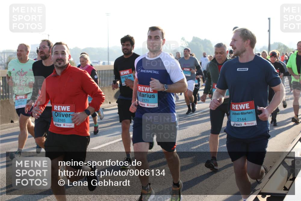 03.10.2025 - Köhlbrandbrückenlauf Lena Gebhardt http://msf.ph/oto/9066134 03.10.2025 09:22:57 Position 1 2025, 3416, 2165, 2171, 2144 meine-sportfotos.de