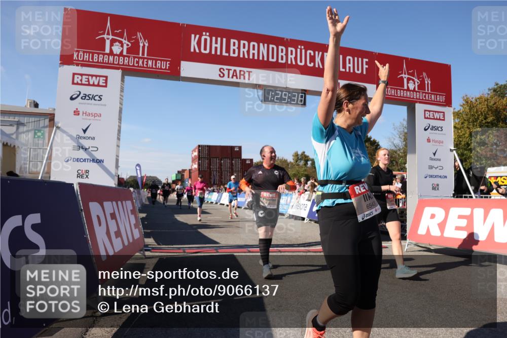03.10.2025 - Köhlbrandbrückenlauf Lena Gebhardt http://msf.ph/oto/9066137 03.10.2025 13:29:38 Ziel 4629, 4660, 4720, 4733, 5119, 5120, 5470, 5482, 5601, 6093, 6156, 6215, 6334, 6335, 6336, 6351, 6387, 6439, 6539, 6543, 6554, 6555 meine-sportfotos.de