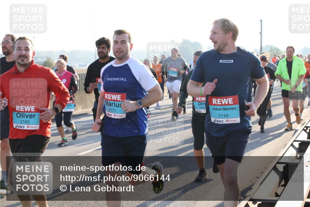 03.10.2025 - Köhlbrandbrückenlauf Lena Gebhardt http://msf.ph/oto/9066144 03.10.2025 09:22:57 Position 1 2165, 2171, 3488, 2144 meine-sportfotos.de
