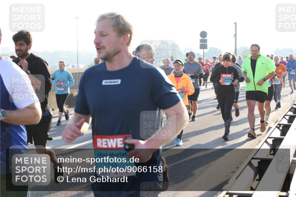 03.10.2025 - Köhlbrandbrückenlauf Lena Gebhardt http://msf.ph/oto/9066158 03.10.2025 09:22:58 Position 1 2144, 1723 meine-sportfotos.de