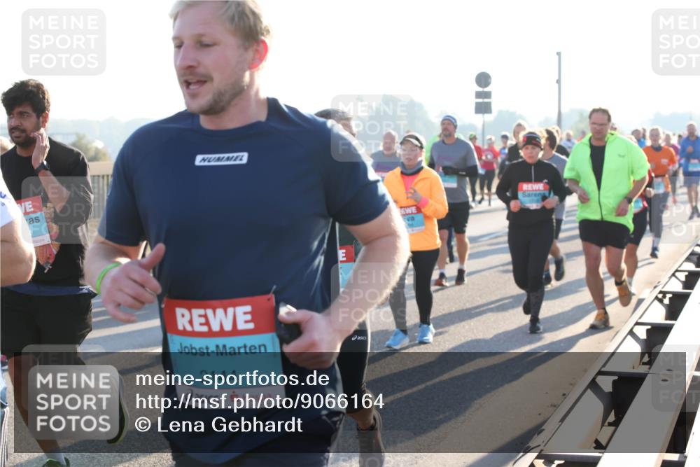 03.10.2025 - Köhlbrandbrückenlauf Lena Gebhardt http://msf.ph/oto/9066164 03.10.2025 09:22:58 Position 1 2144 meine-sportfotos.de