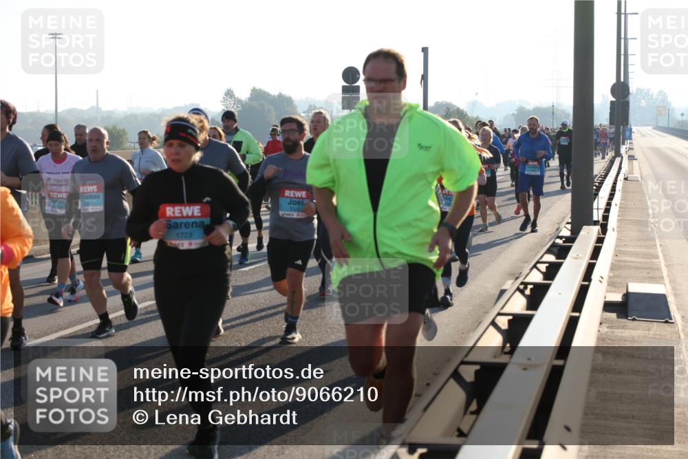 03.10.2025 - Köhlbrandbrückenlauf Lena Gebhardt http://msf.ph/oto/9066210 03.10.2025 09:22:59 Position 1 2024, 1723 meine-sportfotos.de