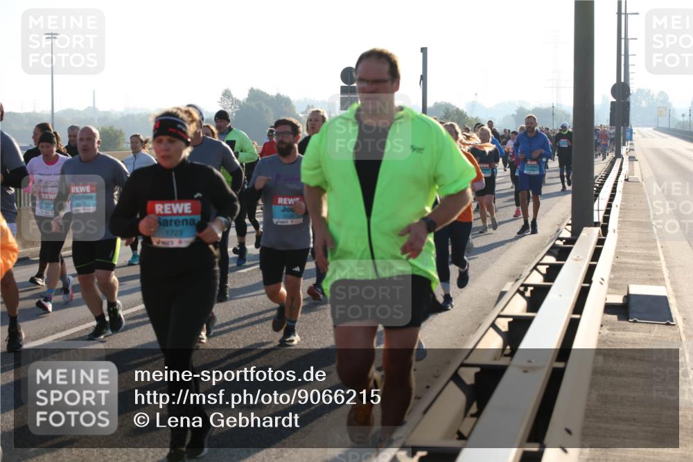 03.10.2025 - Köhlbrandbrückenlauf Lena Gebhardt http://msf.ph/oto/9066215 03.10.2025 09:23:00 Position 1 202, 1723 meine-sportfotos.de