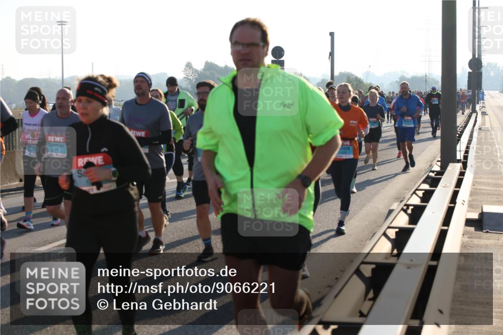 03.10.2025 - Köhlbrandbrückenlauf Lena Gebhardt http://msf.ph/oto/9066221 03.10.2025 09:23:00 Position 1 2024 meine-sportfotos.de