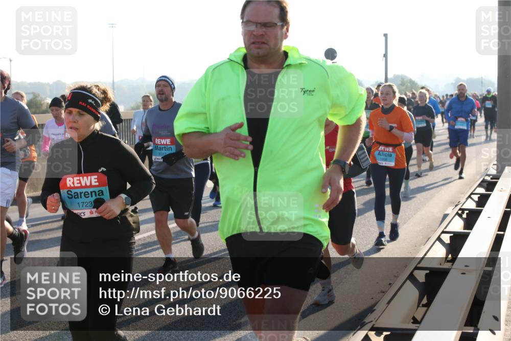 03.10.2025 - Köhlbrandbrückenlauf Lena Gebhardt http://msf.ph/oto/9066225 03.10.2025 09:23:00 Position 1 20, 1723, 3027, 1858 meine-sportfotos.de