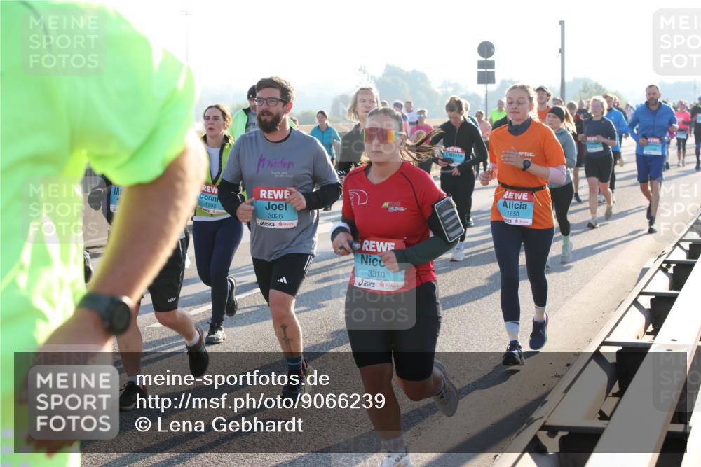 03.10.2025 - Köhlbrandbrückenlauf Lena Gebhardt http://msf.ph/oto/9066239 03.10.2025 09:23:01 Position 1 1858, 1792, 3026, 3310 meine-sportfotos.de