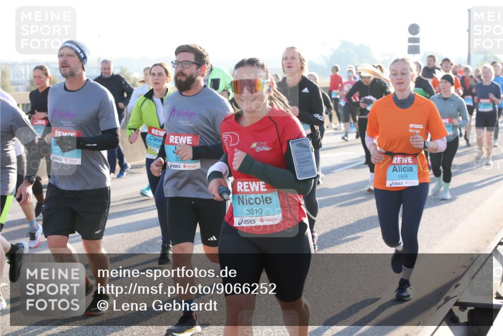 03.10.2025 - Köhlbrandbrückenlauf Lena Gebhardt http://msf.ph/oto/9066252 03.10.2025 09:23:01 Position 1 3027, 1791, 30, 3310, 1858 meine-sportfotos.de