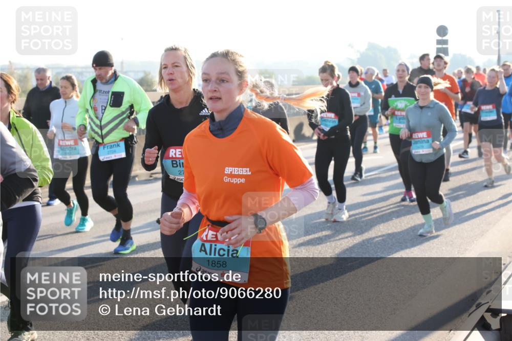 03.10.2025 - Köhlbrandbrückenlauf Lena Gebhardt http://msf.ph/oto/9066280 03.10.2025 09:23:02 Position 1 2724, 27, 1858 meine-sportfotos.de