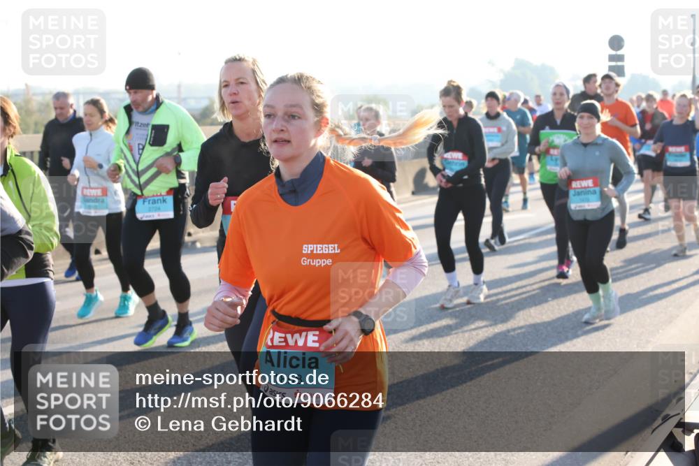 03.10.2025 - Köhlbrandbrückenlauf Lena Gebhardt http://msf.ph/oto/9066284 03.10.2025 09:23:02 Position 1 2724, 1858 meine-sportfotos.de