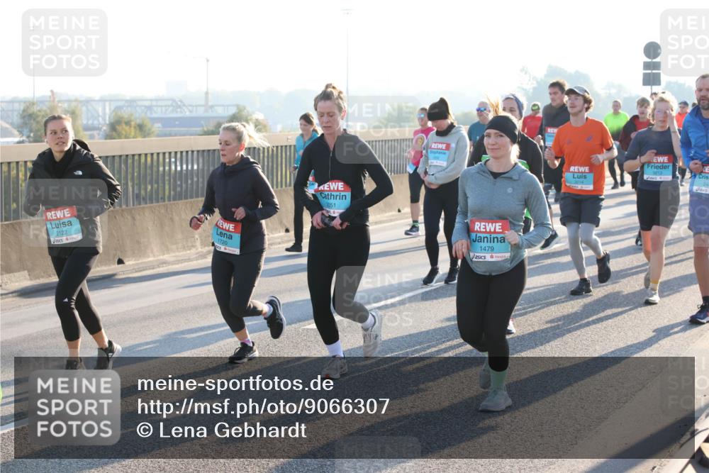 03.10.2025 - Köhlbrandbrückenlauf Lena Gebhardt http://msf.ph/oto/9066307 03.10.2025 09:23:03 Position 1 2122, 1720, 2051, 3213, 1479 meine-sportfotos.de
