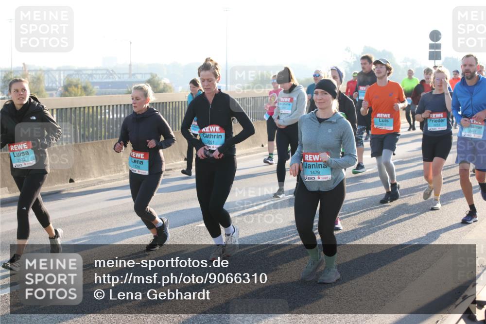 03.10.2025 - Köhlbrandbrückenlauf Lena Gebhardt http://msf.ph/oto/9066310 03.10.2025 09:23:03 Position 1 2122, 1720, 2051, 1479, 3214, 3213, 2448 meine-sportfotos.de