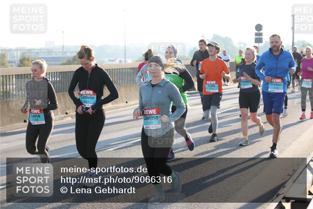 03.10.2025 - Köhlbrandbrückenlauf Lena Gebhardt http://msf.ph/oto/9066316 03.10.2025 09:23:04 Position 1 1720, 2051, 1479, 3213, 2448, 3214 meine-sportfotos.de