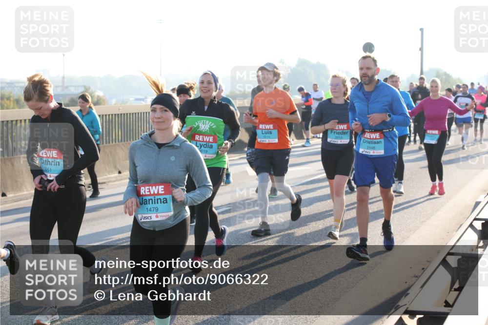 03.10.2025 - Köhlbrandbrückenlauf Lena Gebhardt http://msf.ph/oto/9066322 03.10.2025 09:23:04 Position 1 2051, 1479, 619, 3214, 3213, 2448 meine-sportfotos.de