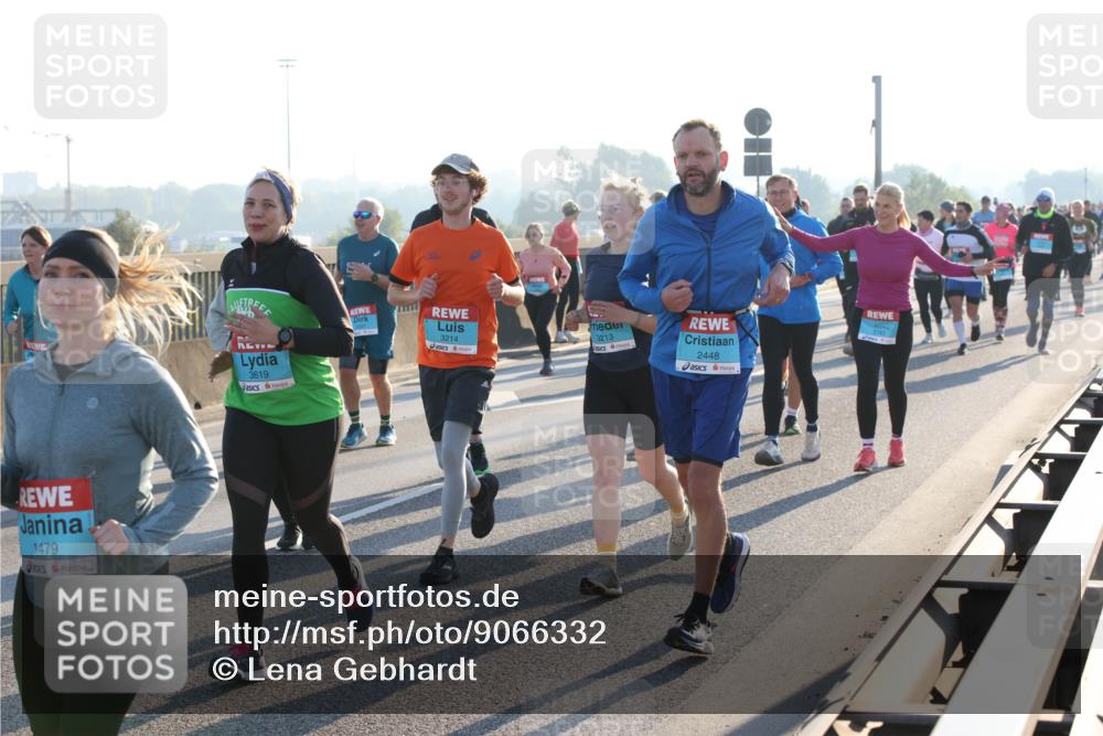 03.10.2025 - Köhlbrandbrückenlauf Lena Gebhardt http://msf.ph/oto/9066332 03.10.2025 09:23:04 Position 1 3214, 3213, 2448, 3619, 1479 meine-sportfotos.de